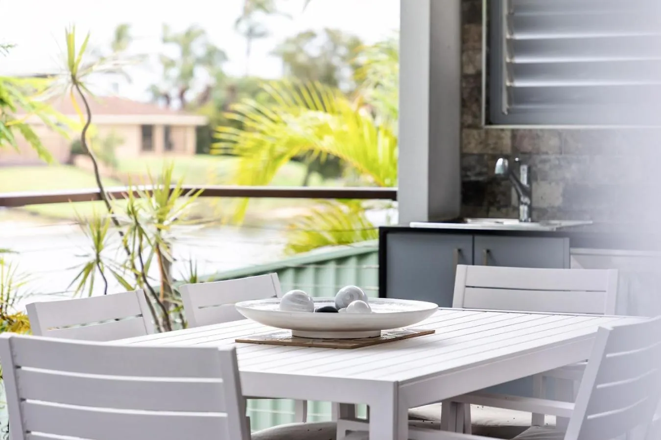 Mermaid Waters Waterfront Hideaway Gold Coast Feriehus