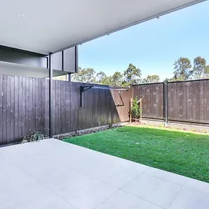 Holiday home Cheerful 3 Bedroom Townhouse With Parking, Gold Coast