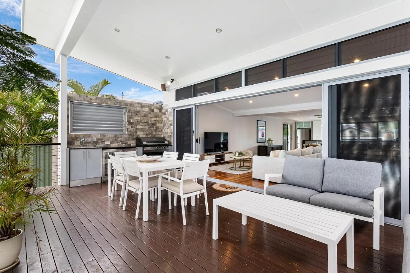 Mermaid Waters Waterfront Hideaway Gold Coast Holiday home