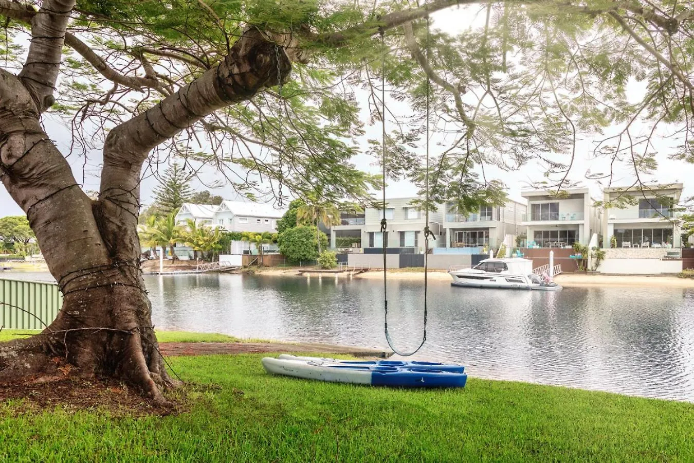 Mermaid Waters Waterfront Hideaway Gold Coast Holiday home